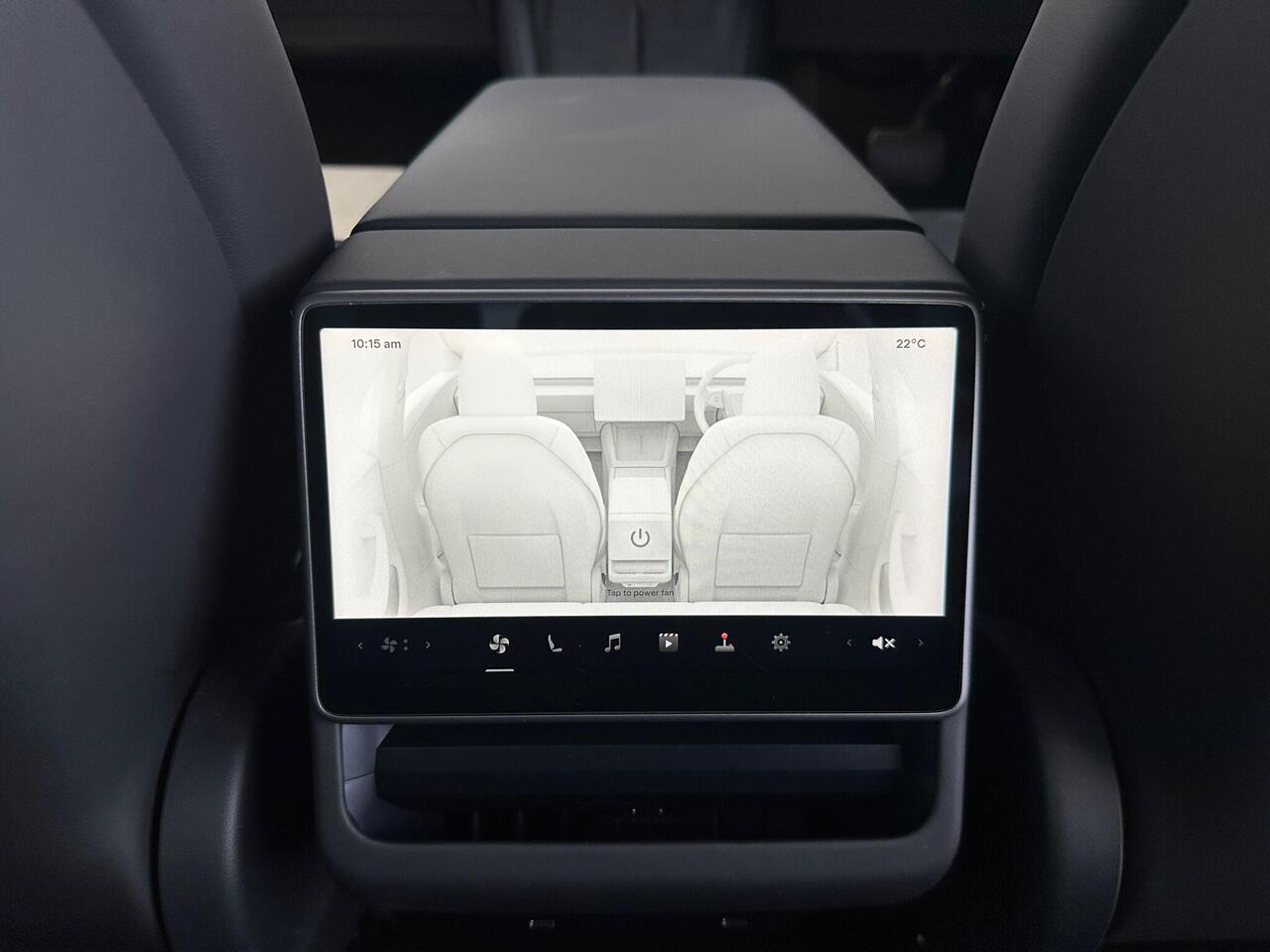 Tesla Model 3 LB74UKP