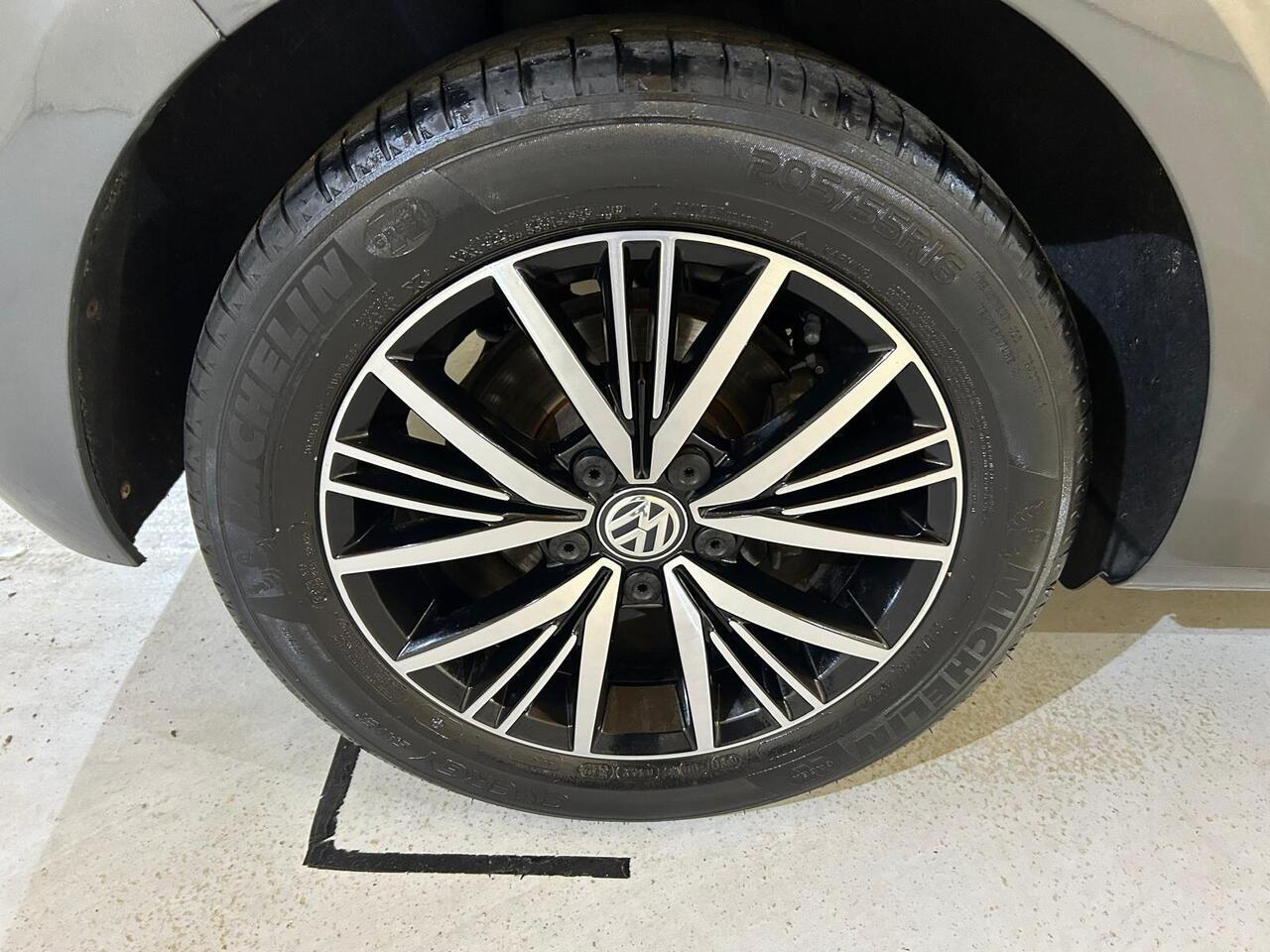 Volkswagen Golf AE67OET