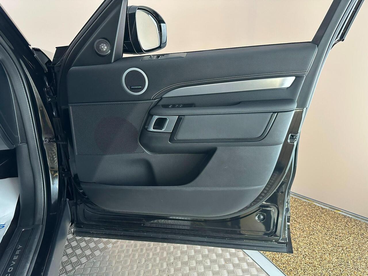 Land Rover Discovery NJ24ELH