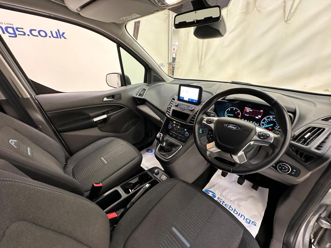 Ford Grand Tourneo Connect CN22PDZ
