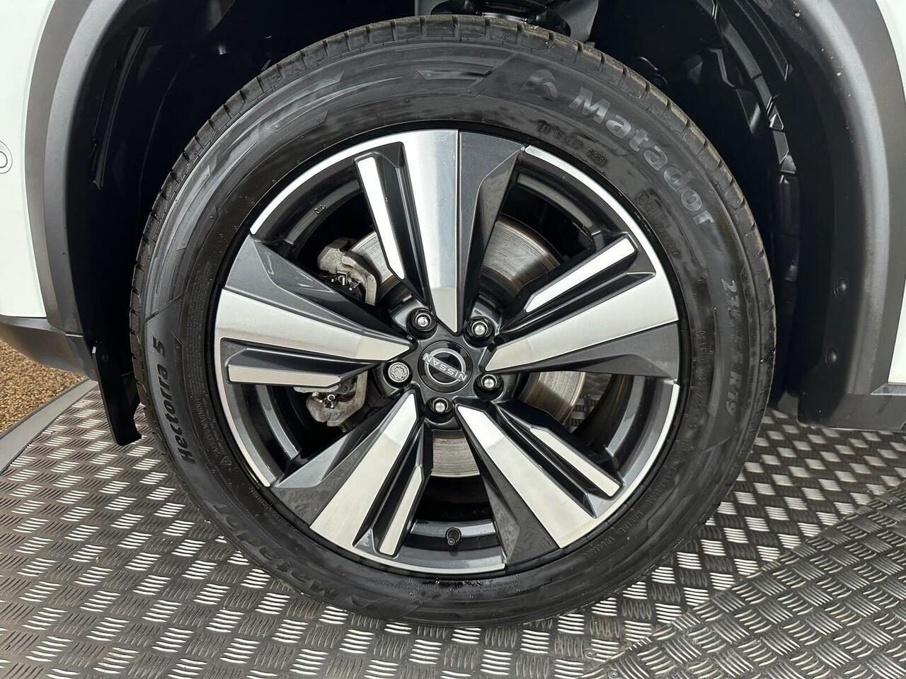 Nissan X-Trail DY73YZN