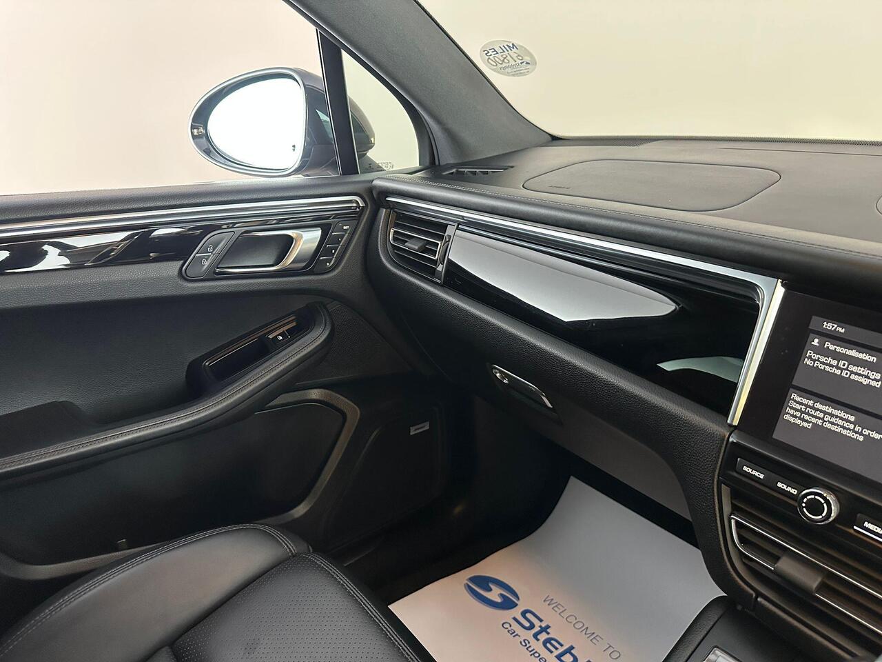 Porsche Macan AJ19VYM