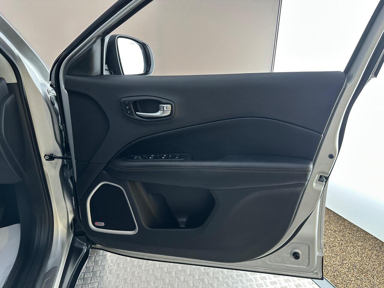 Jeep Compass SF68UMV