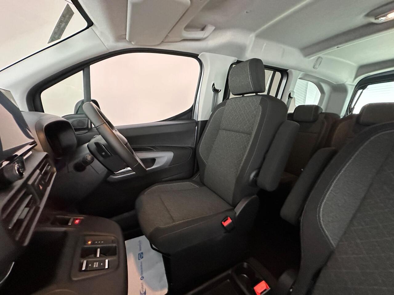 Vauxhall Combo Life Electric CF74XDA