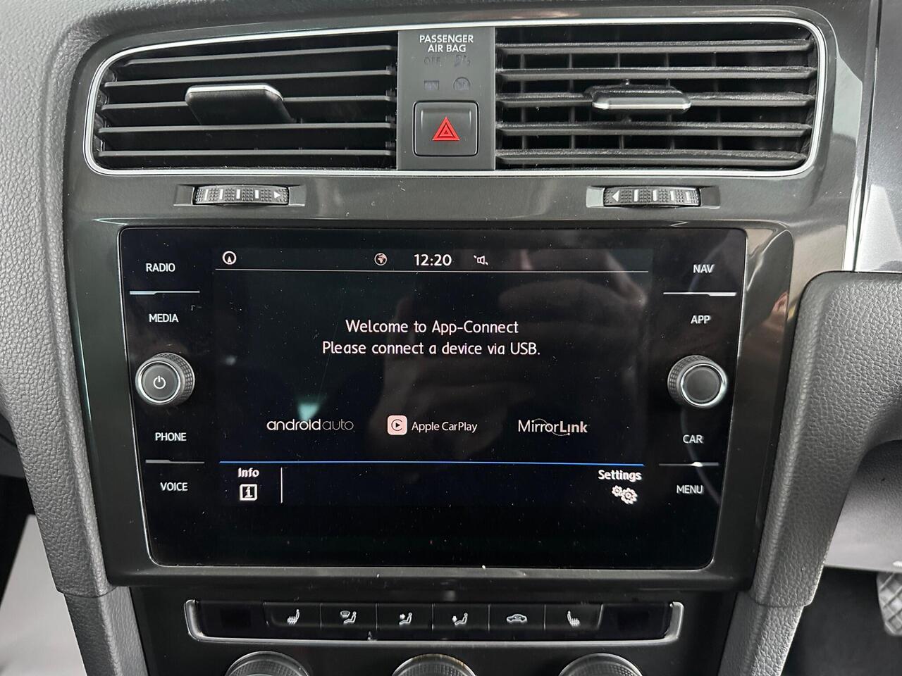 Volkswagen Golf VE69NKS