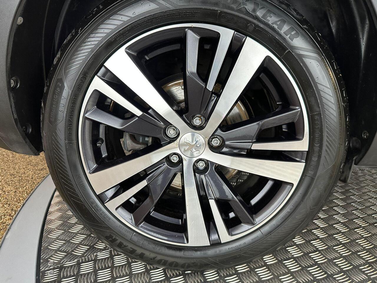 Peugeot 5008 YC69YJN