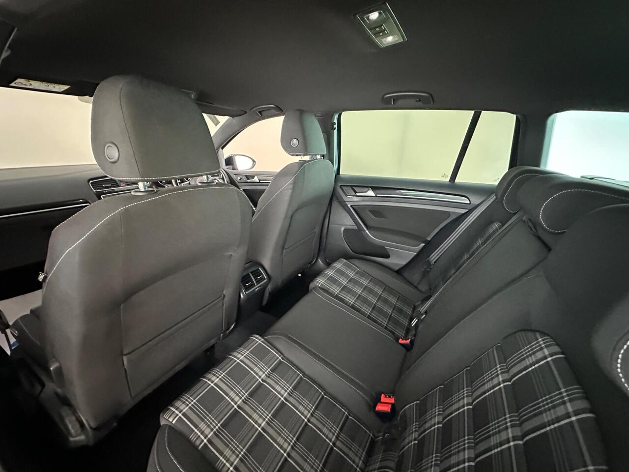 Volkswagen Golf MD66AXF