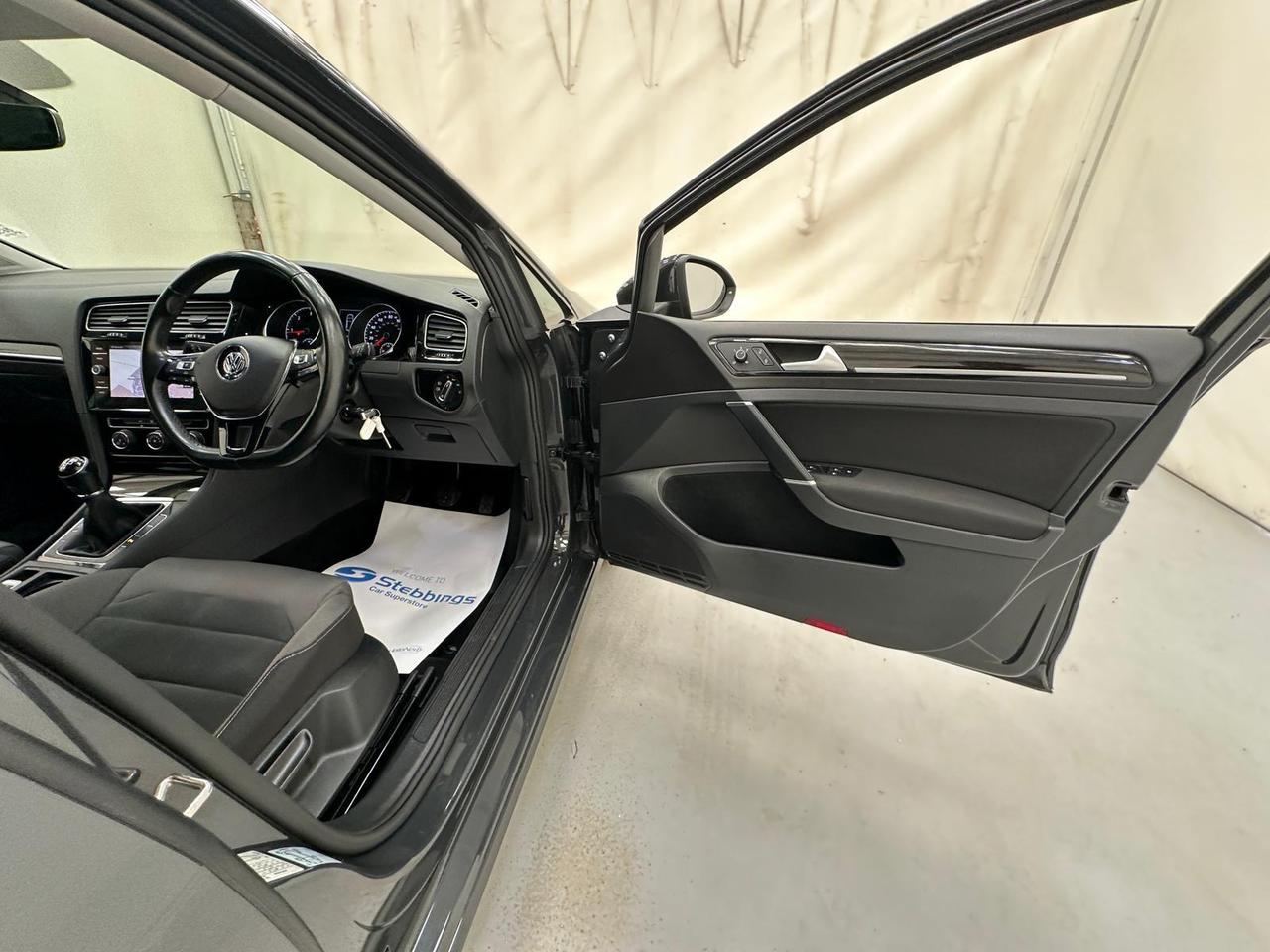 Volkswagen Golf MW67FMC