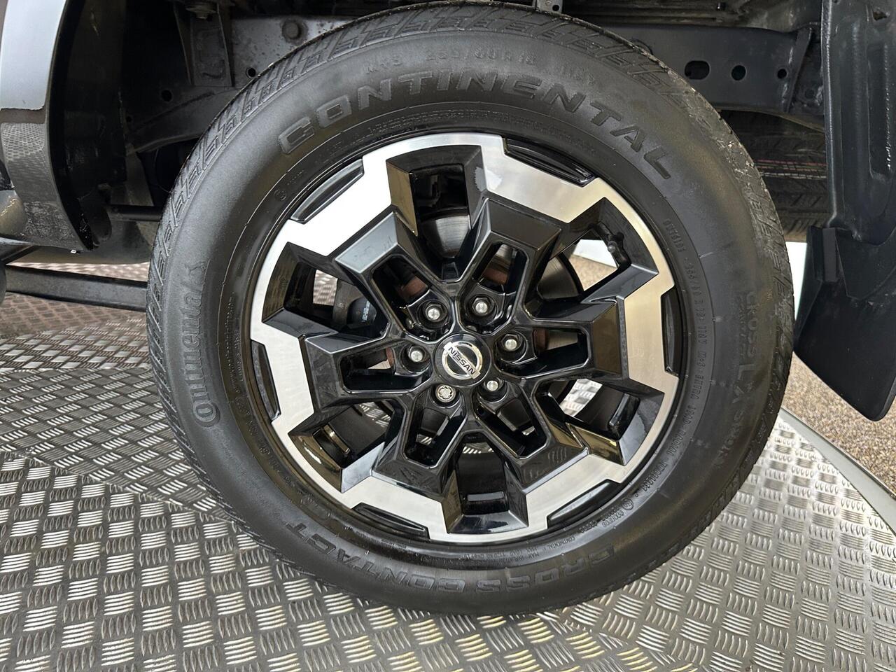 Nissan Navara EY21RLU