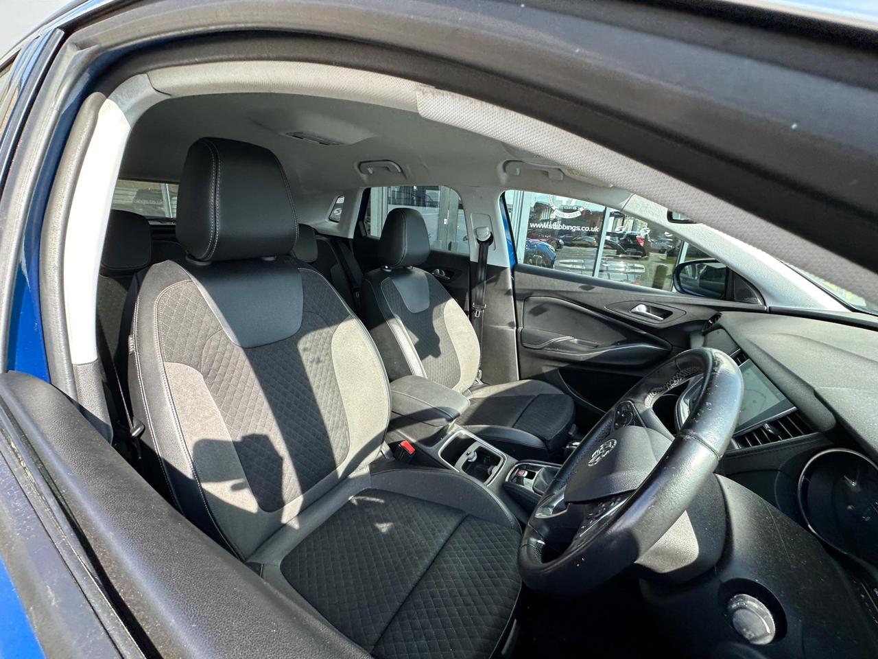 Vauxhall Grandland X DT69YHN