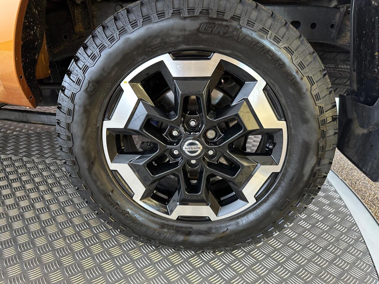 Nissan Navara BK70YHX