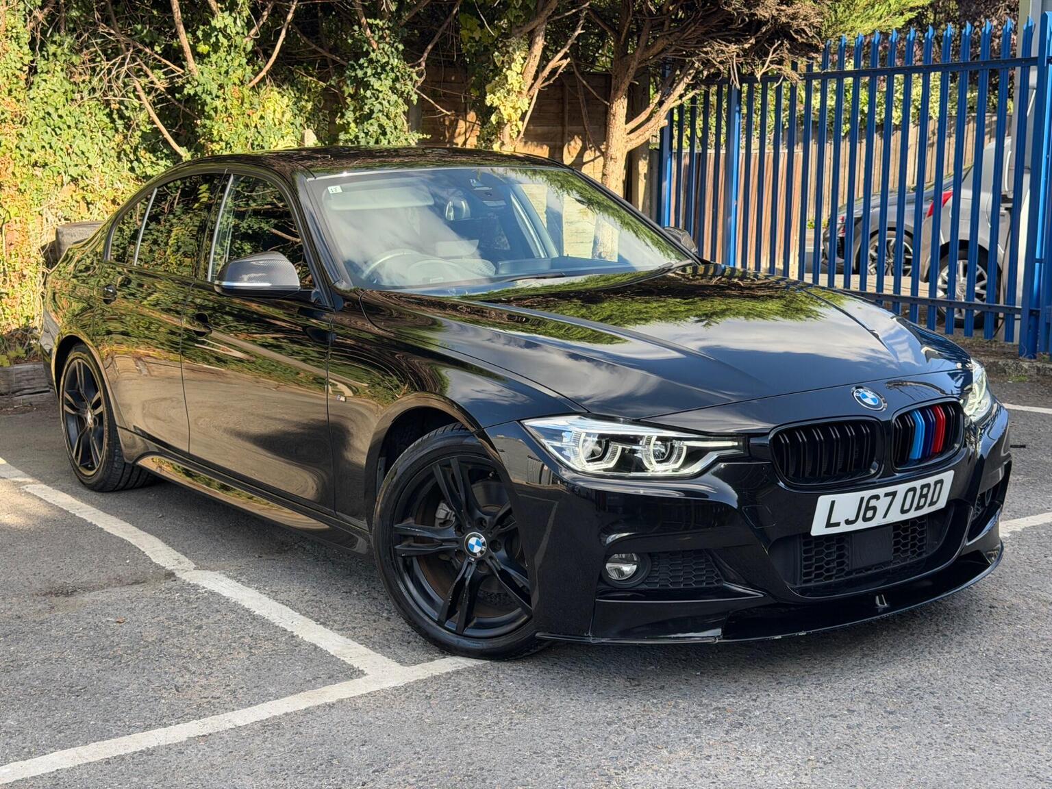 BMW 3 Series: Front Right