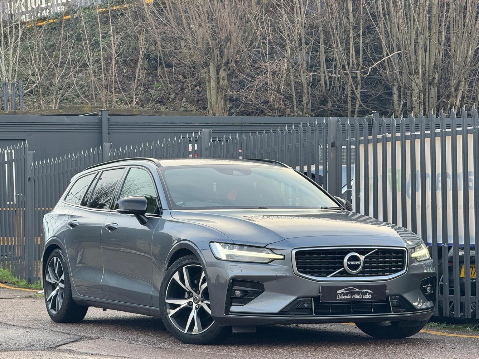 2019 Volvo V60 R-Design