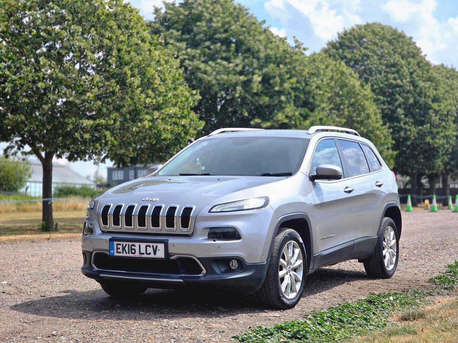 2016 Jeep Cherokee image 19