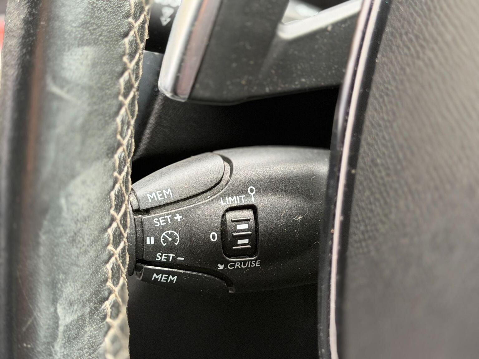 2018 Peugeot 3008 image 39