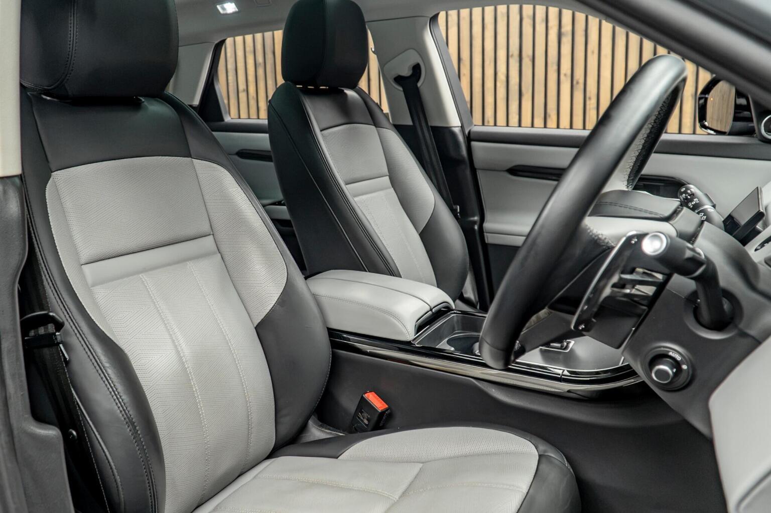 2023 Land Rover Range Rover Evoque Dynamic HSE — photograph 2