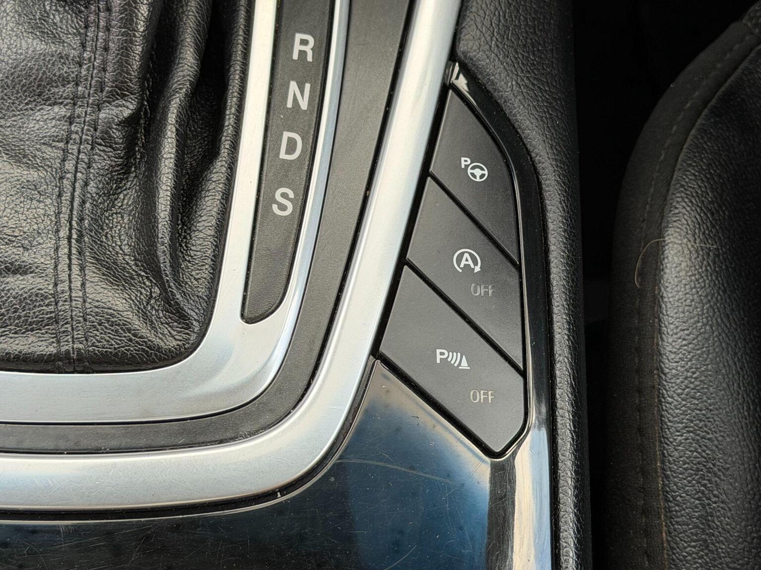 2018 Ford Edge image 41