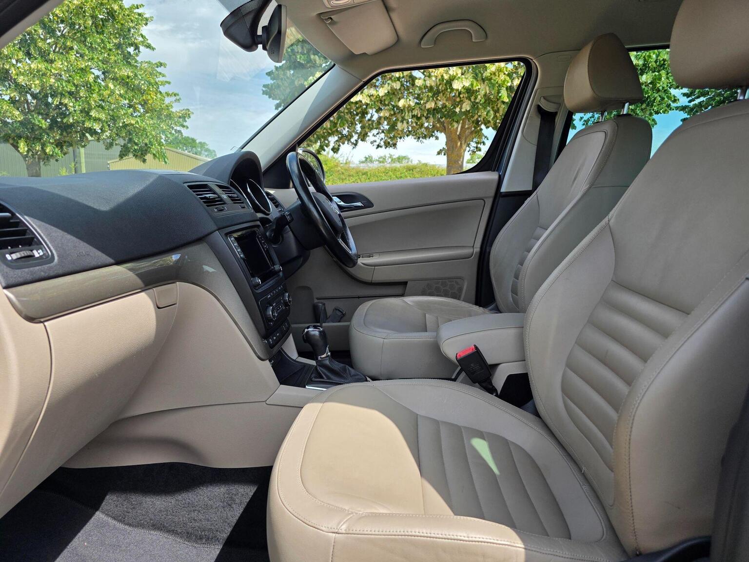 2016 Skoda Yeti image 25