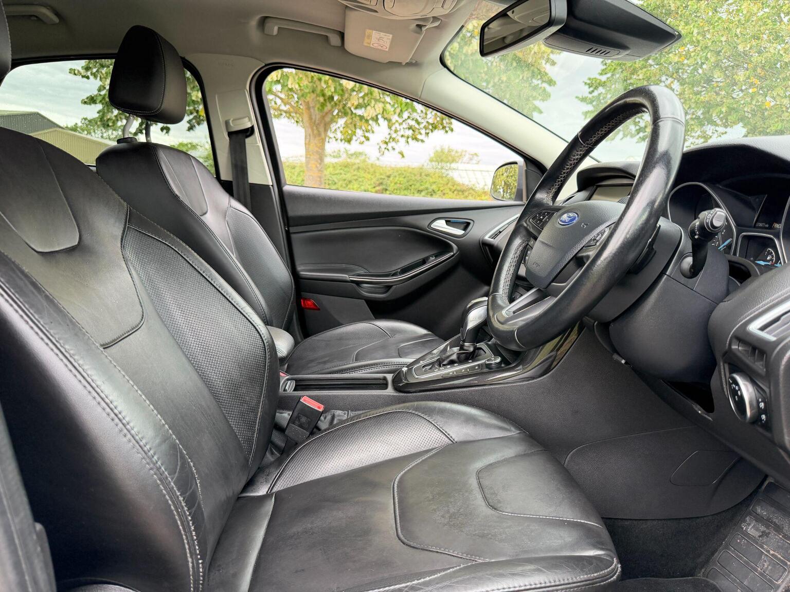 2016 Ford Focus image 22