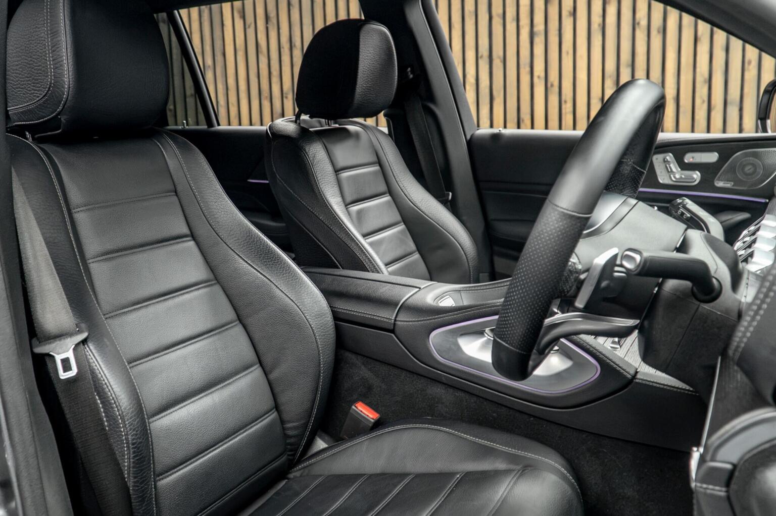 2022 Mercedes-Benz GLS GLS400d Night Edition — photograph 2