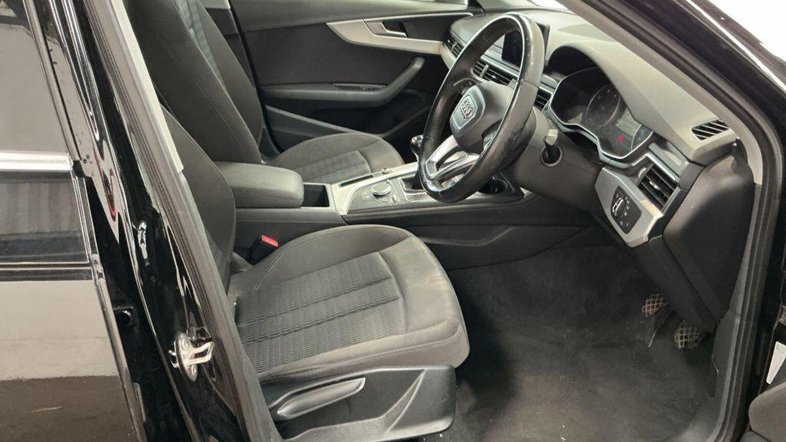 2016 Audi A4 image 9