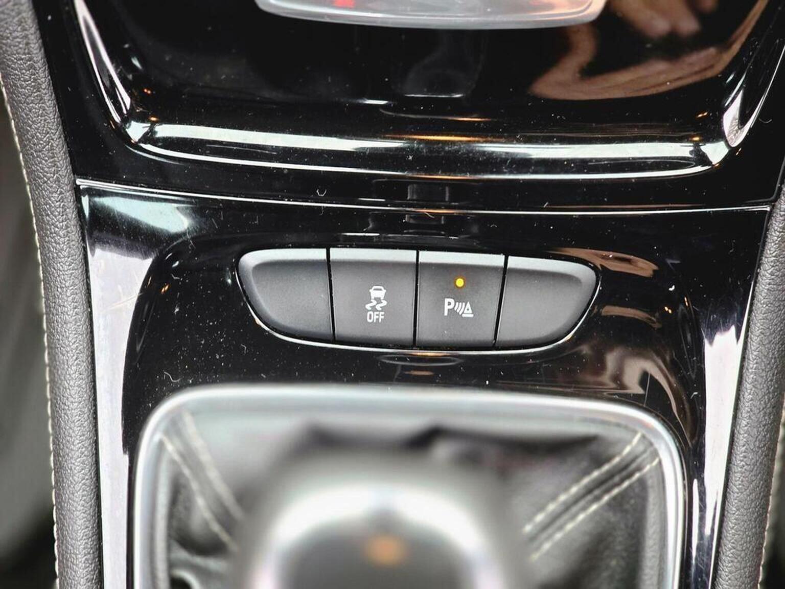 2016 Vauxhall Astra image 34