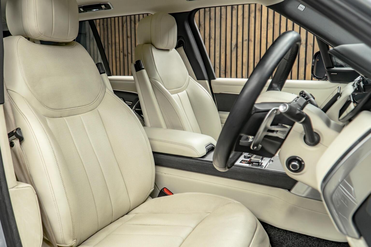 2023 Land Rover Range Rover D300 MHEV SE Auto 4WD — photograph 2