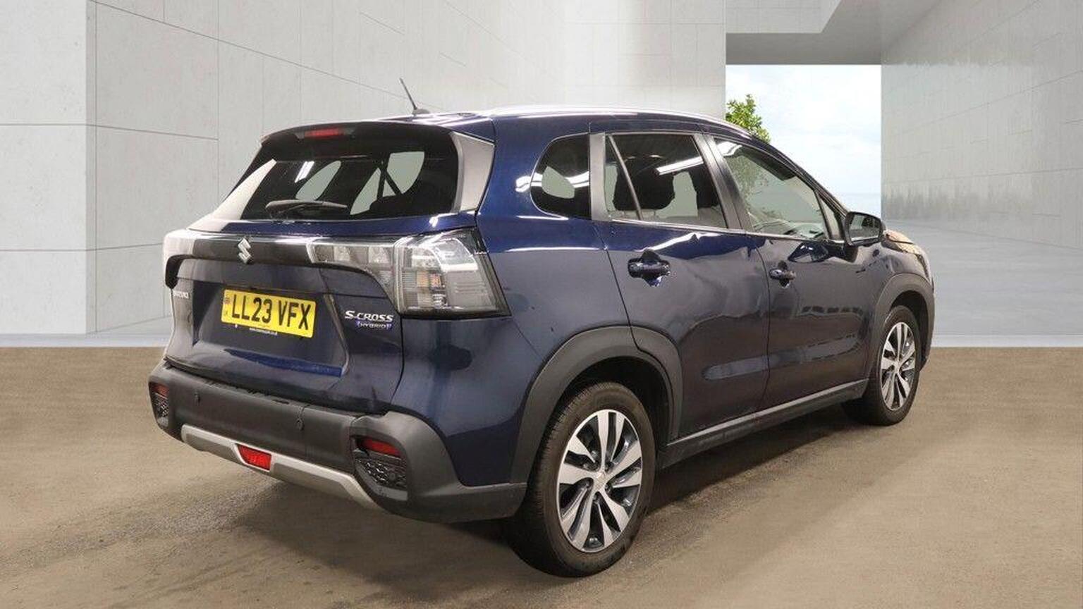 2023 Suzuki S-Cross image 3