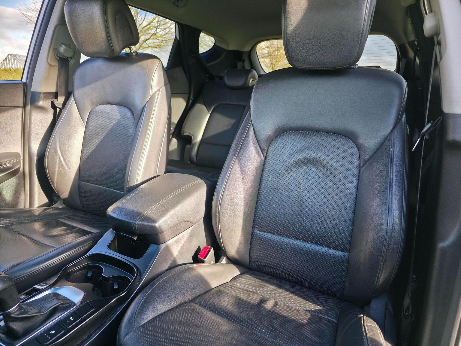 2017 Hyundai Santa Fe image 44