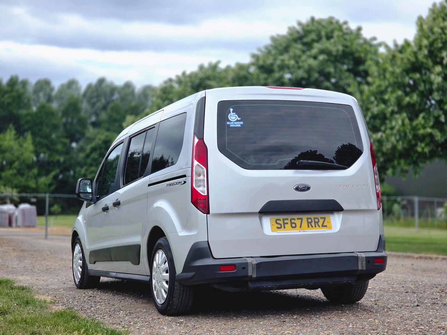 2017 Ford Grand Tourneo Connect image 11