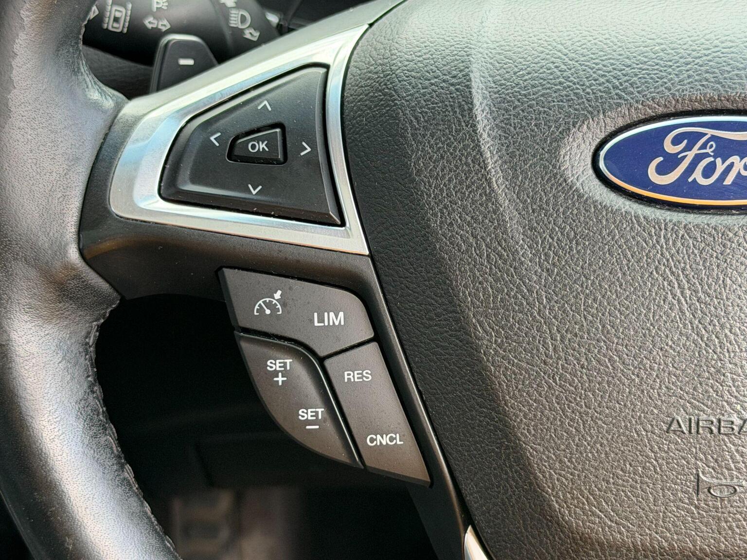 2018 Ford Edge image 50
