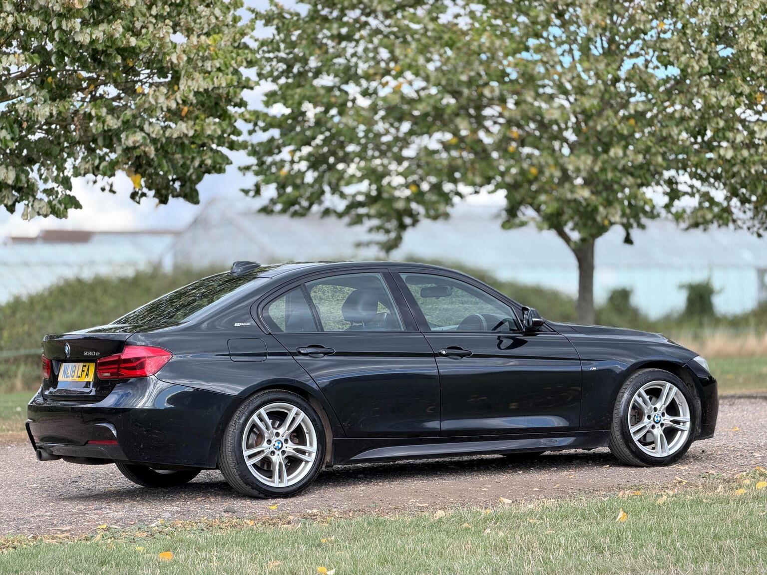 2018 BMW 3 Series image 6