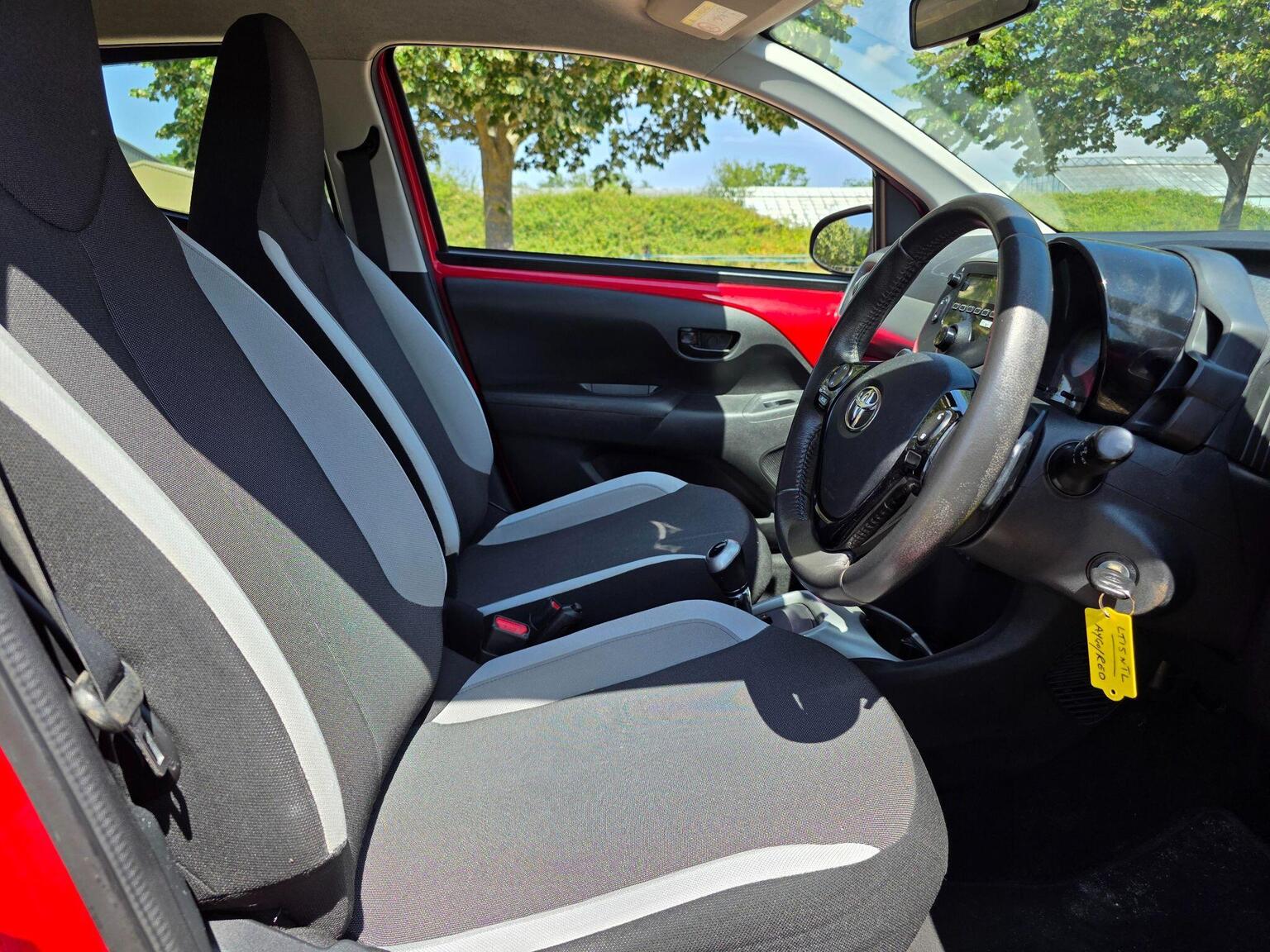 2015 Toyota AYGO image 24