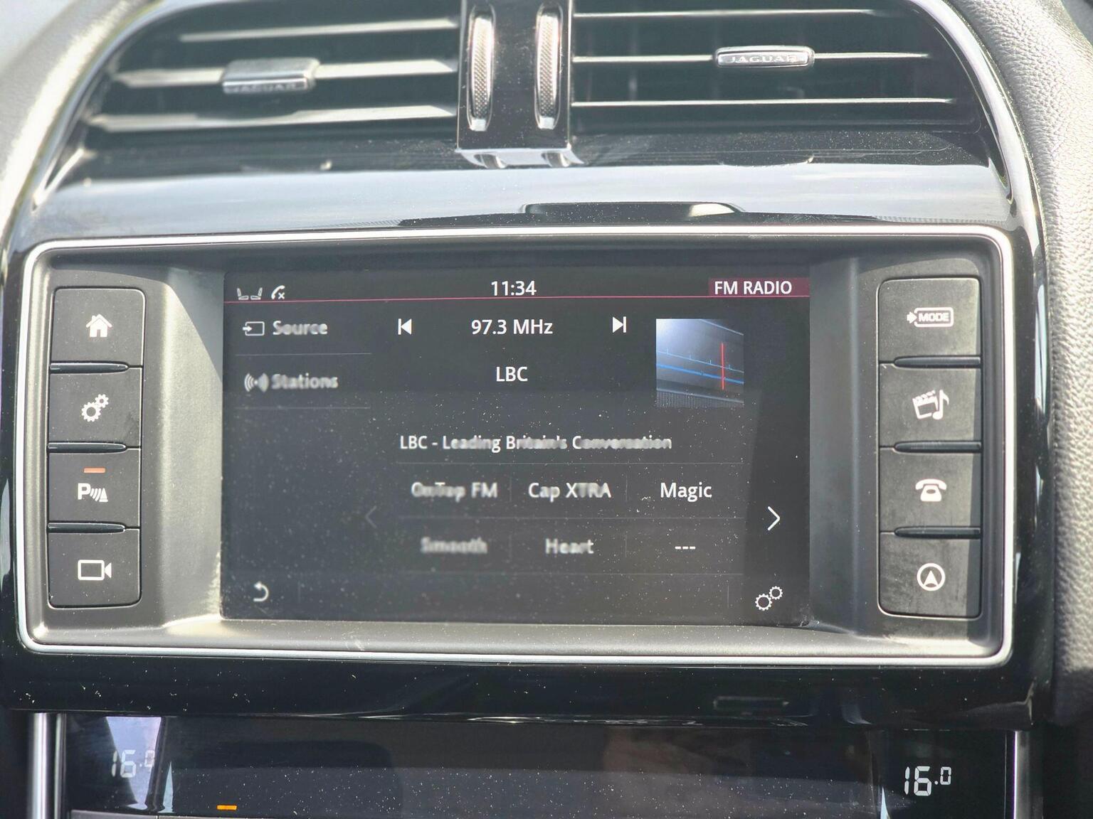 2016 Jaguar XE image 43
