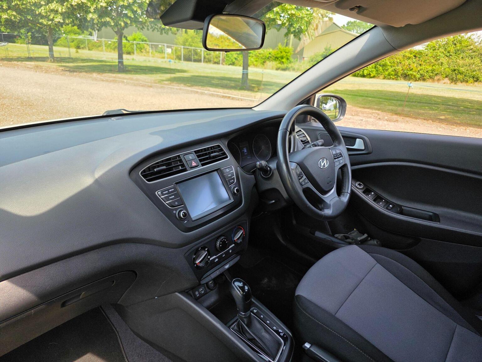 2018 Hyundai i20 image 28