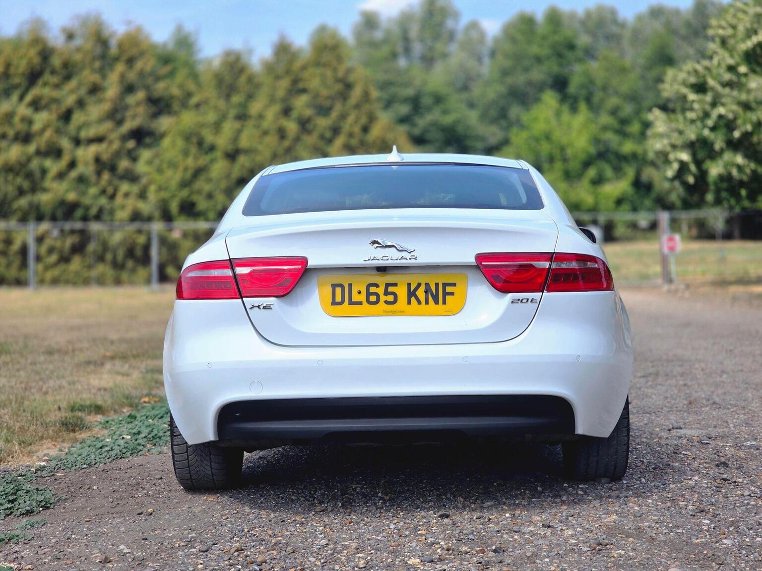 2016 Jaguar XE image 9