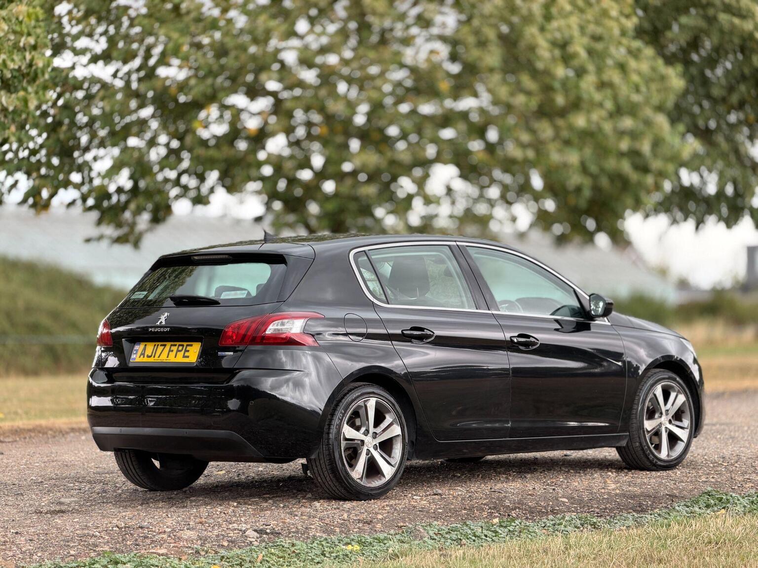 2017 Peugeot 308 image 4