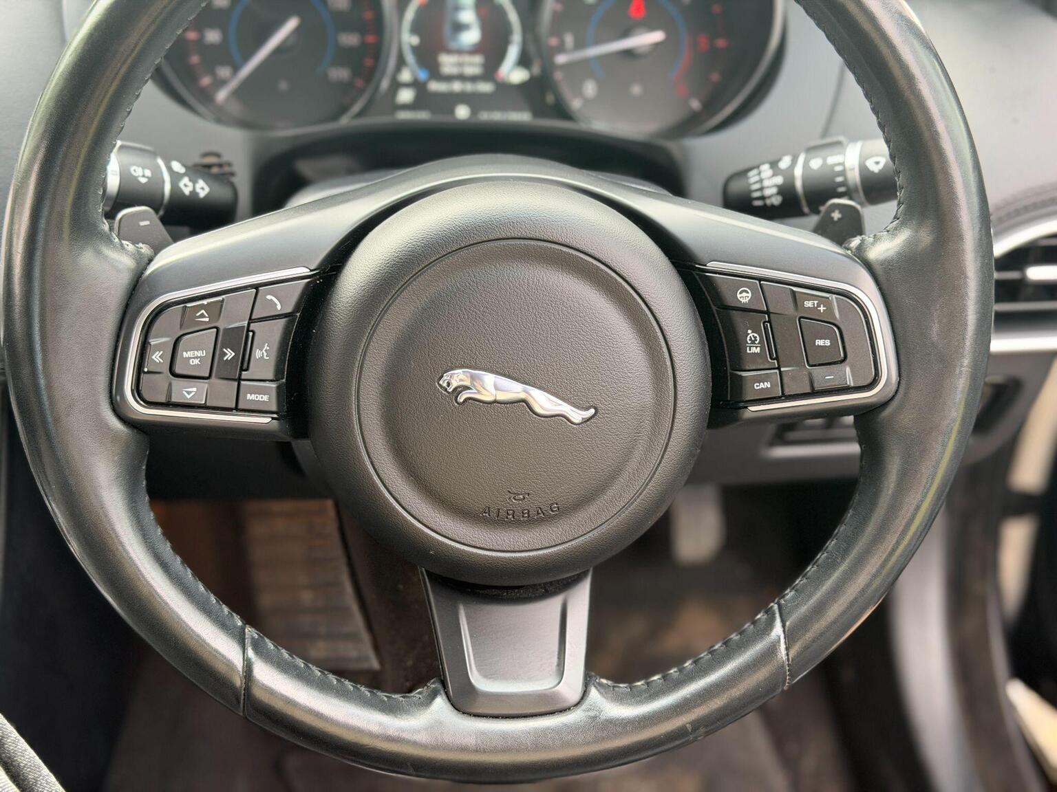 2016 Jaguar XE image 46