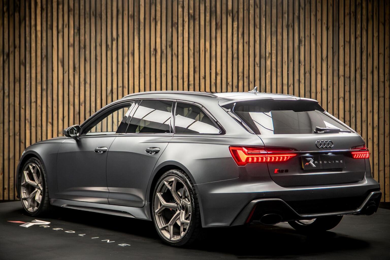 2025 Audi RS6 Avant Performance Carbon Vorsprung — photograph 3