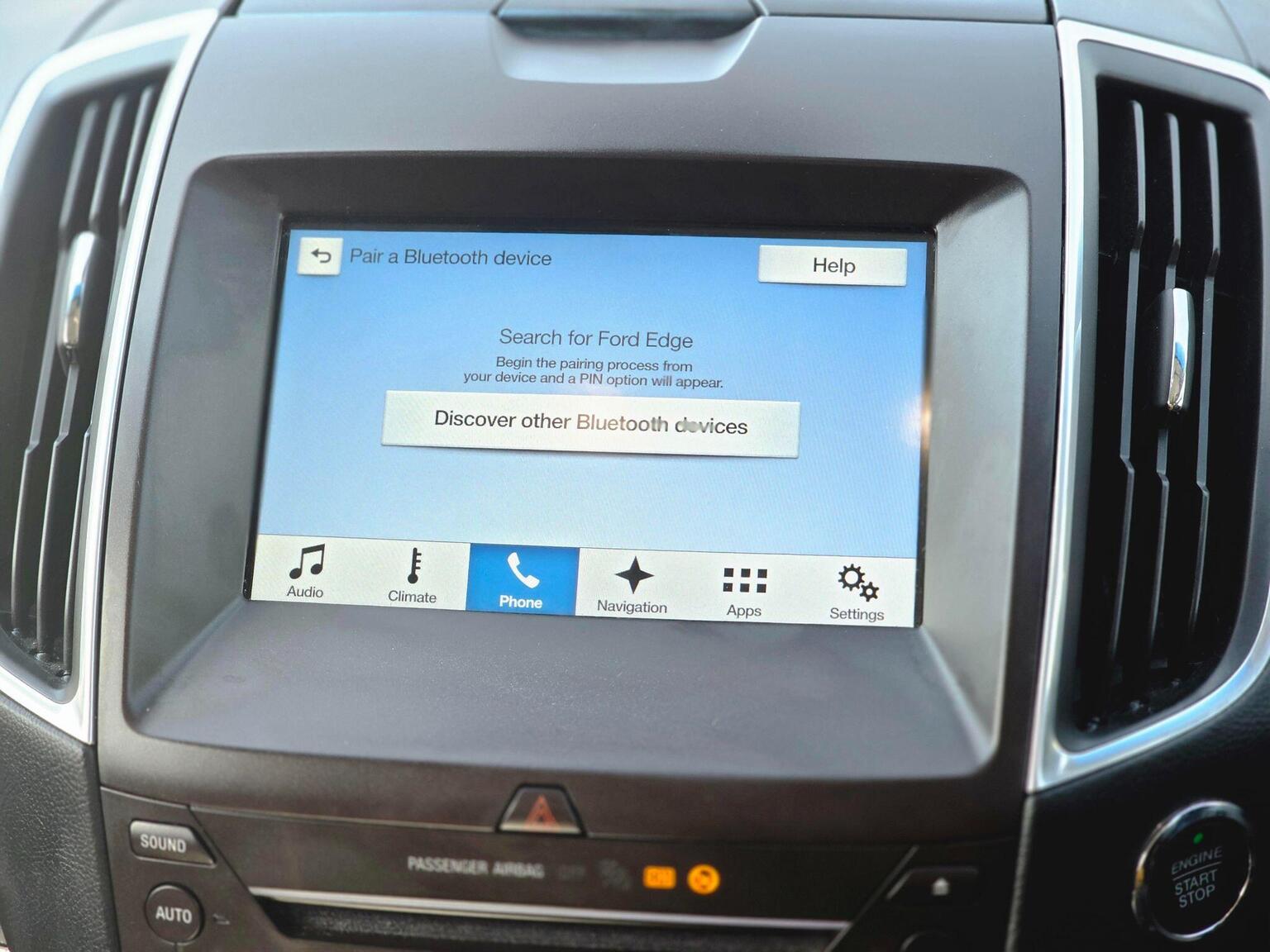 2017 Ford Edge image 39