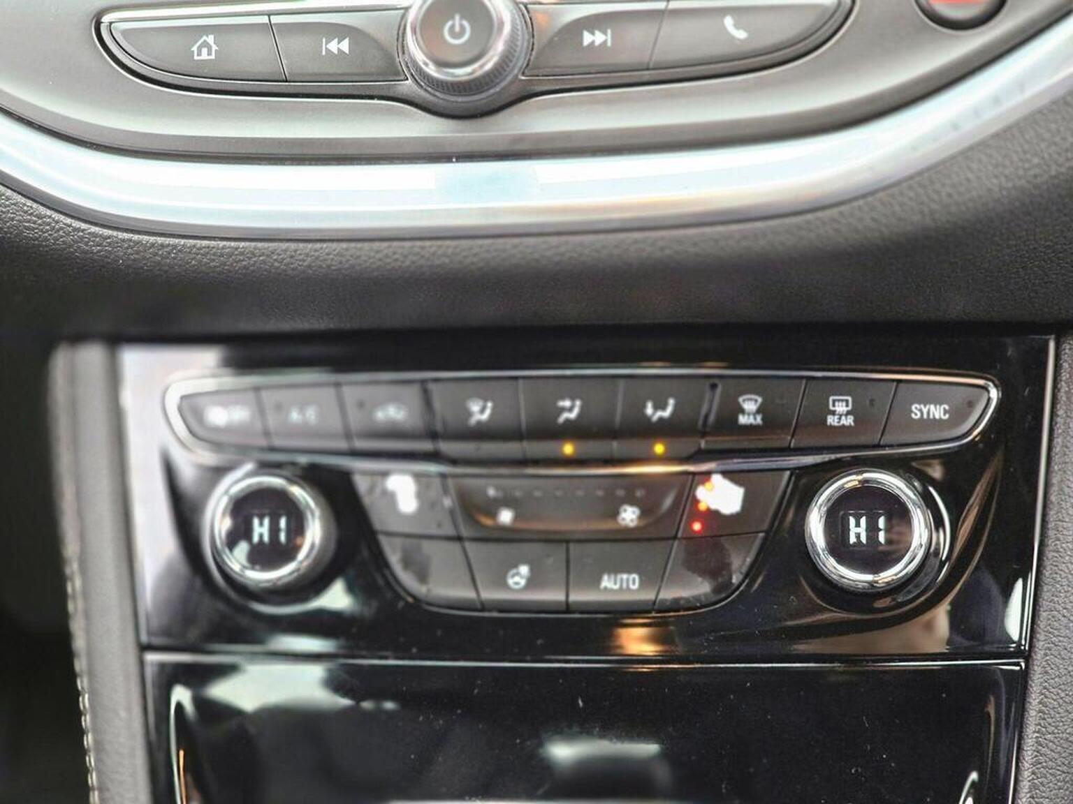 2016 Vauxhall Astra image 36