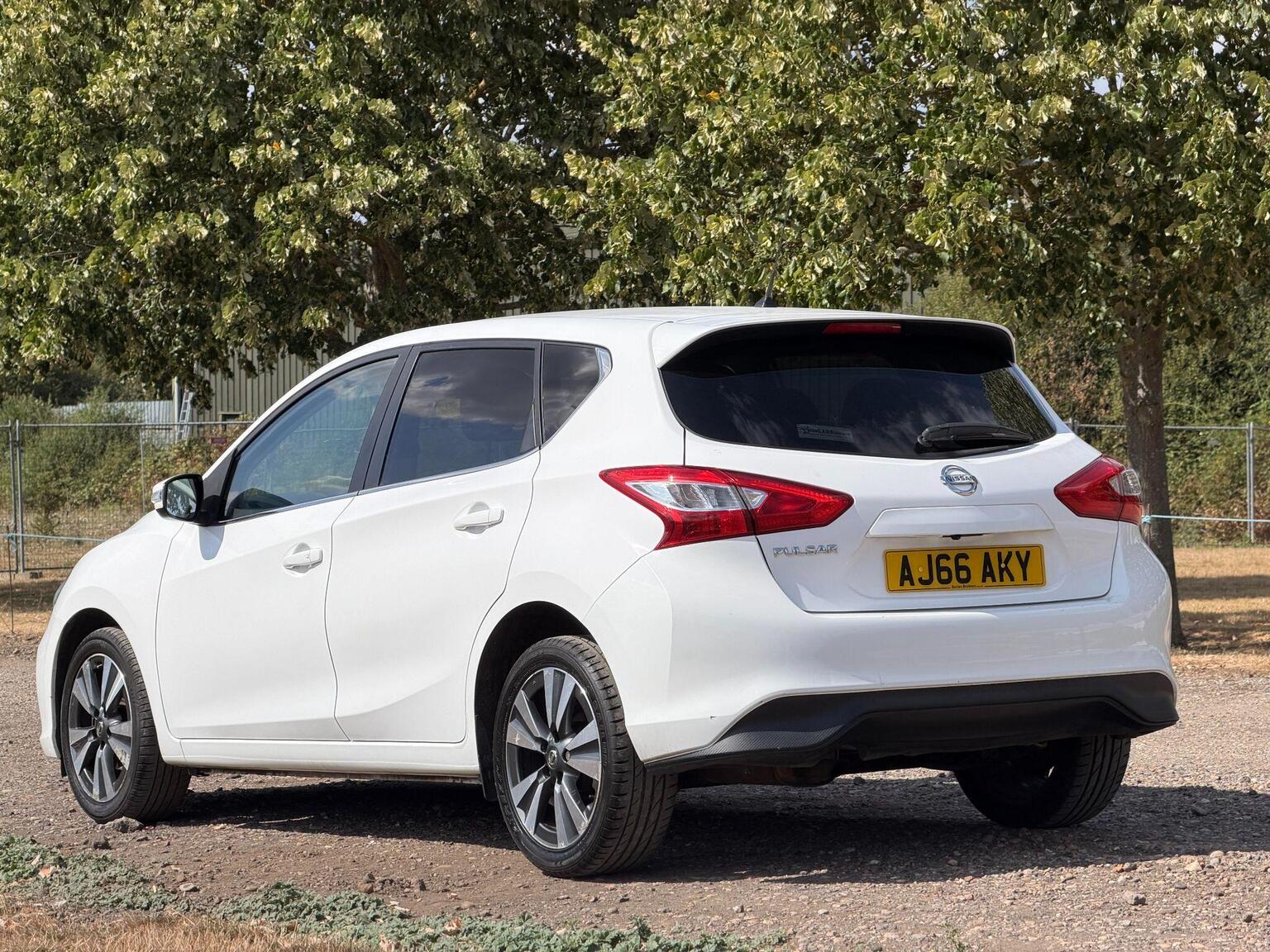 2016 Nissan Pulsar image 12