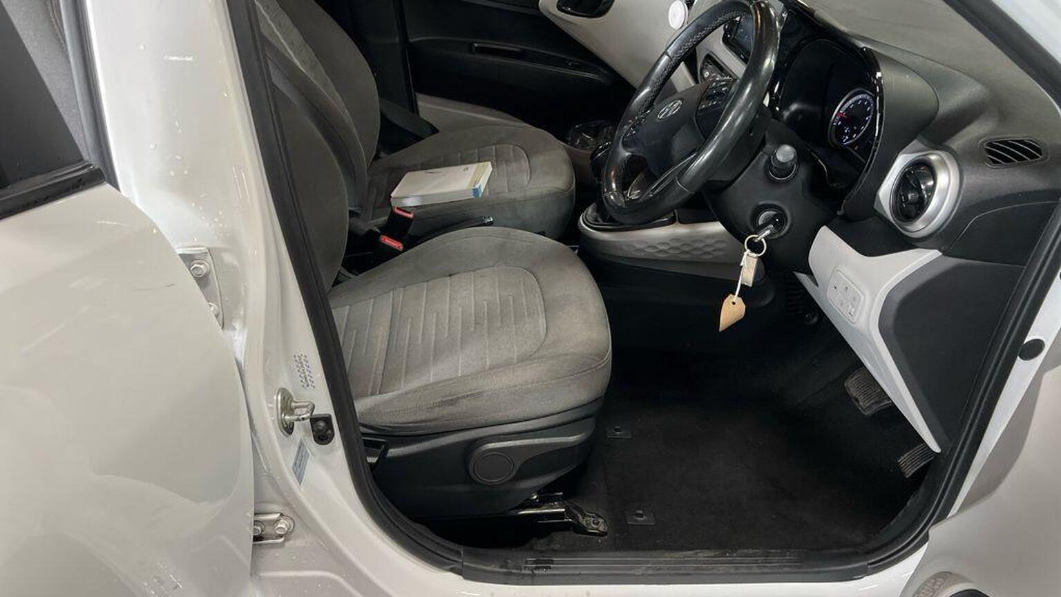 2020 Hyundai i10 image 12
