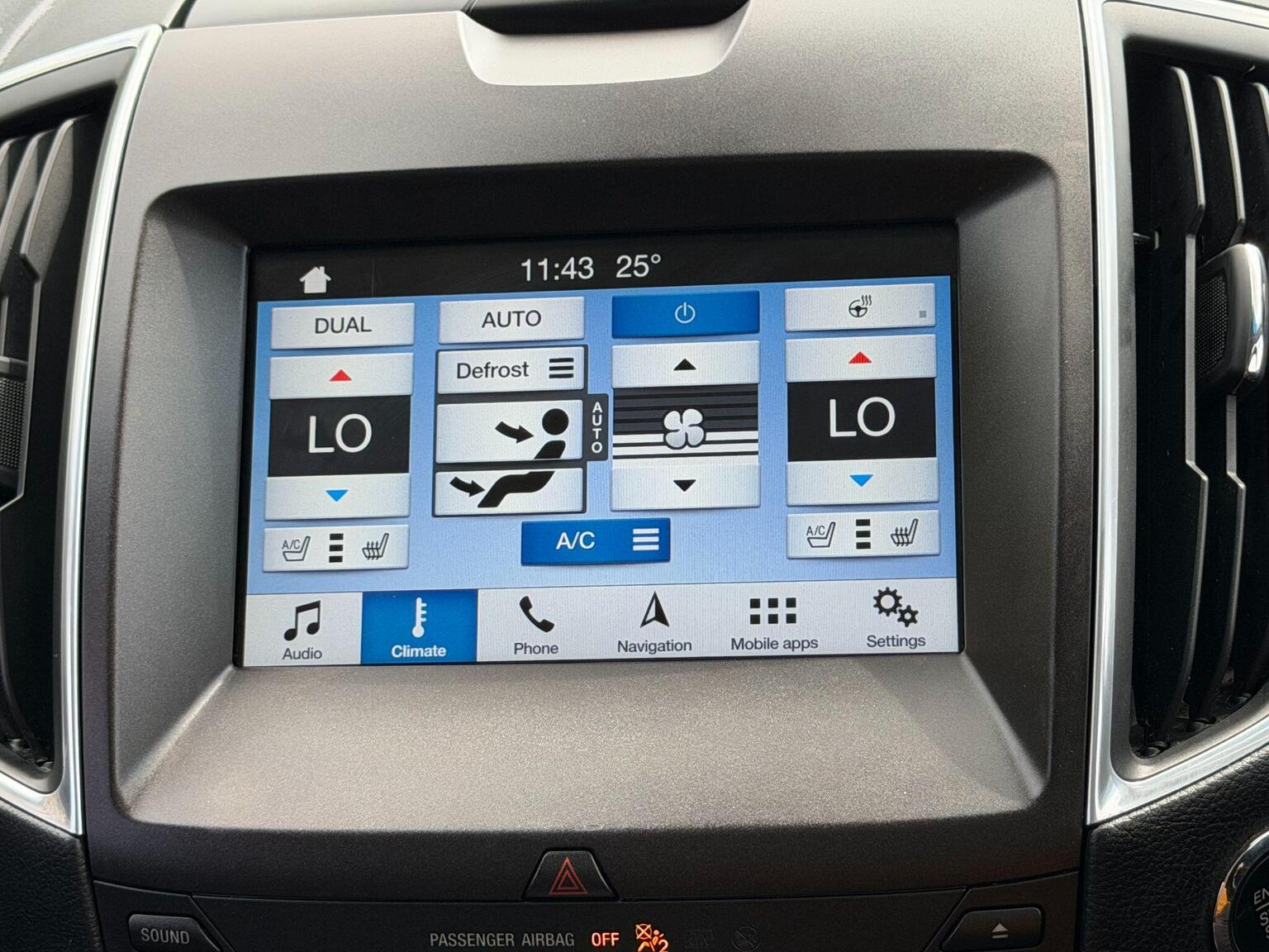 2018 Ford Edge image 53