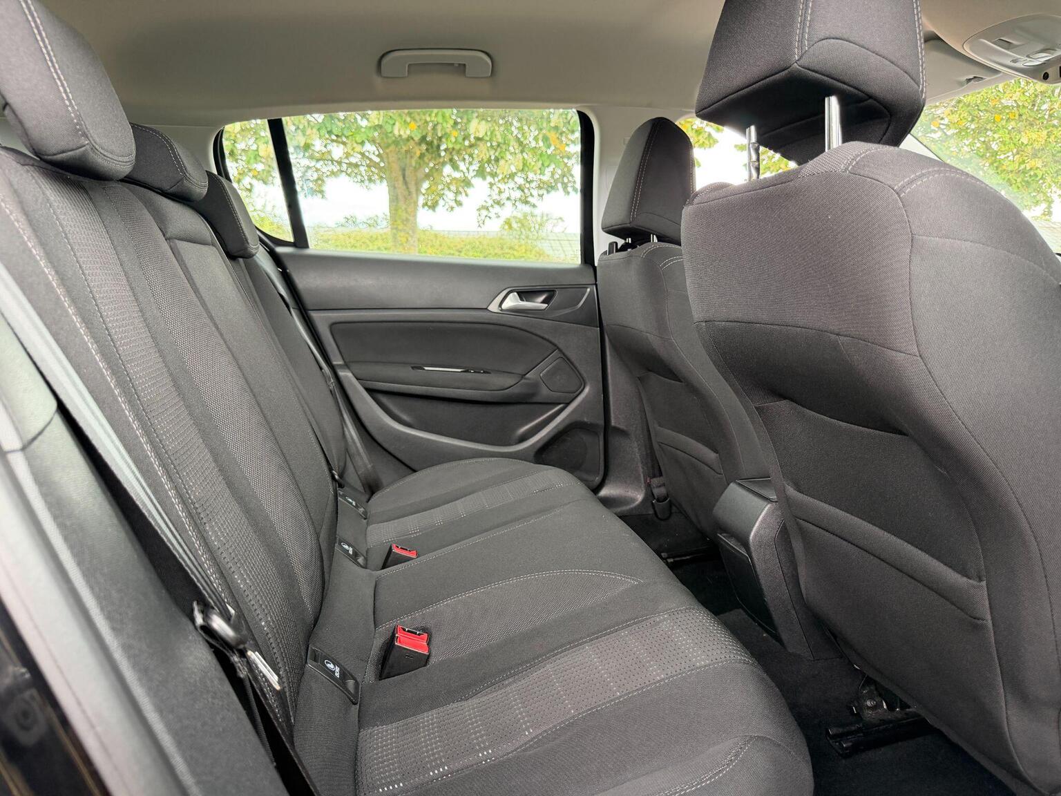 2017 Peugeot 308 image 22