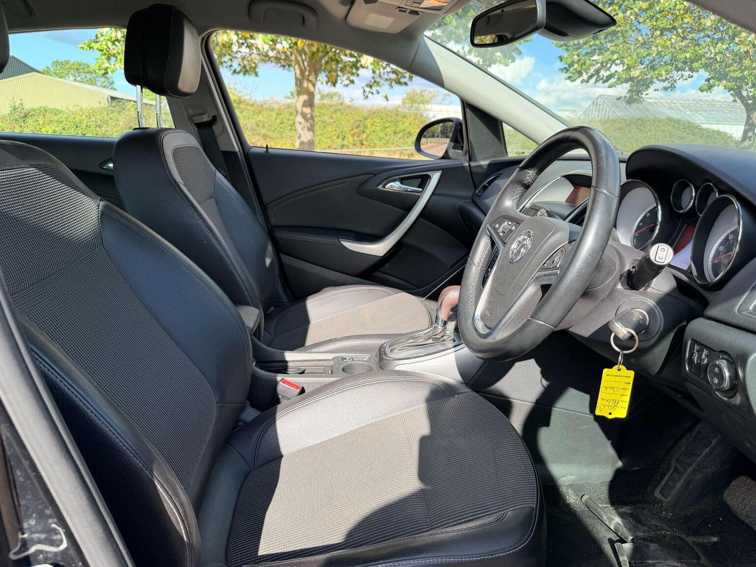2011 Vauxhall Astra image 17