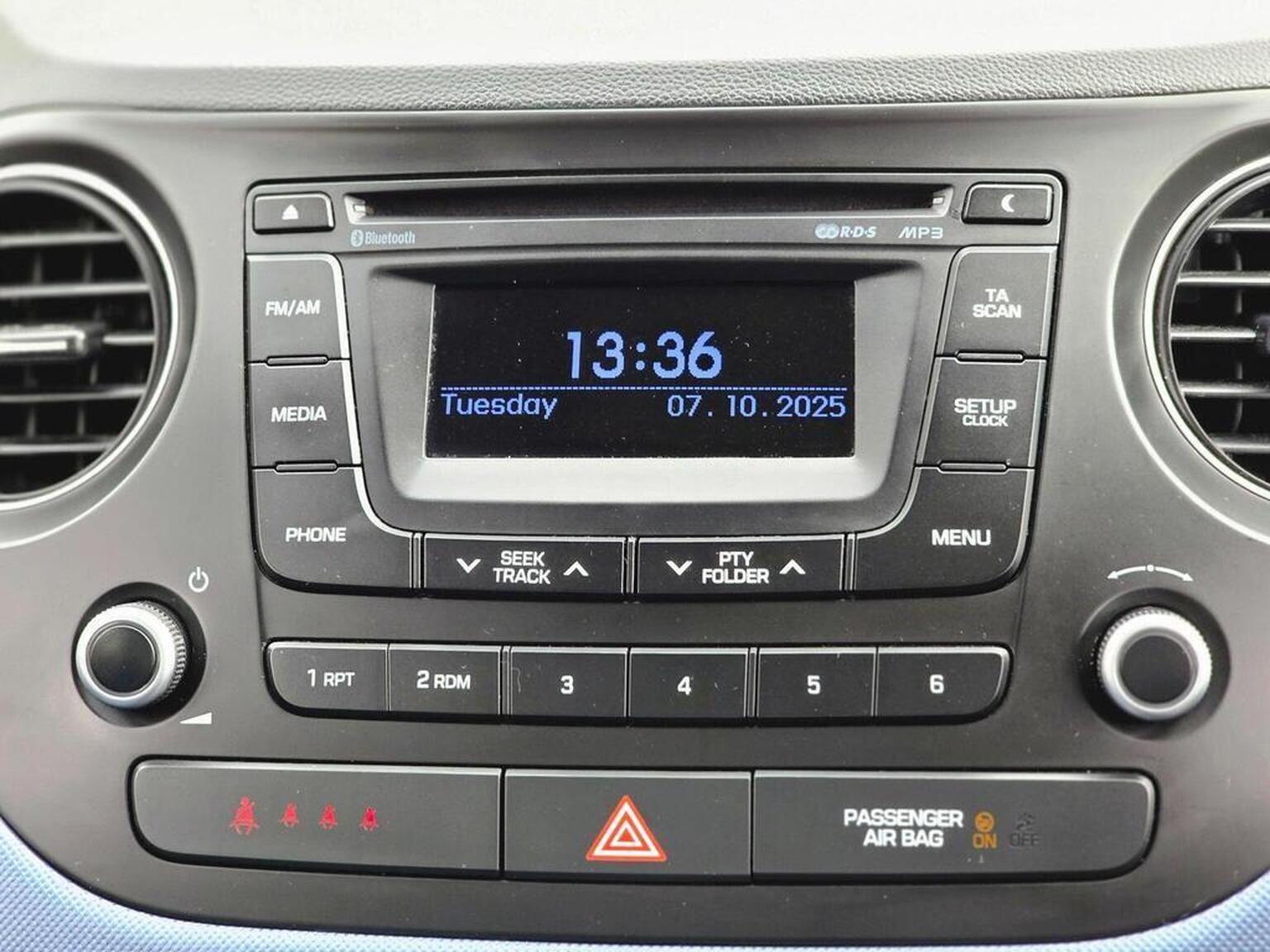2016 Hyundai i10 image 40