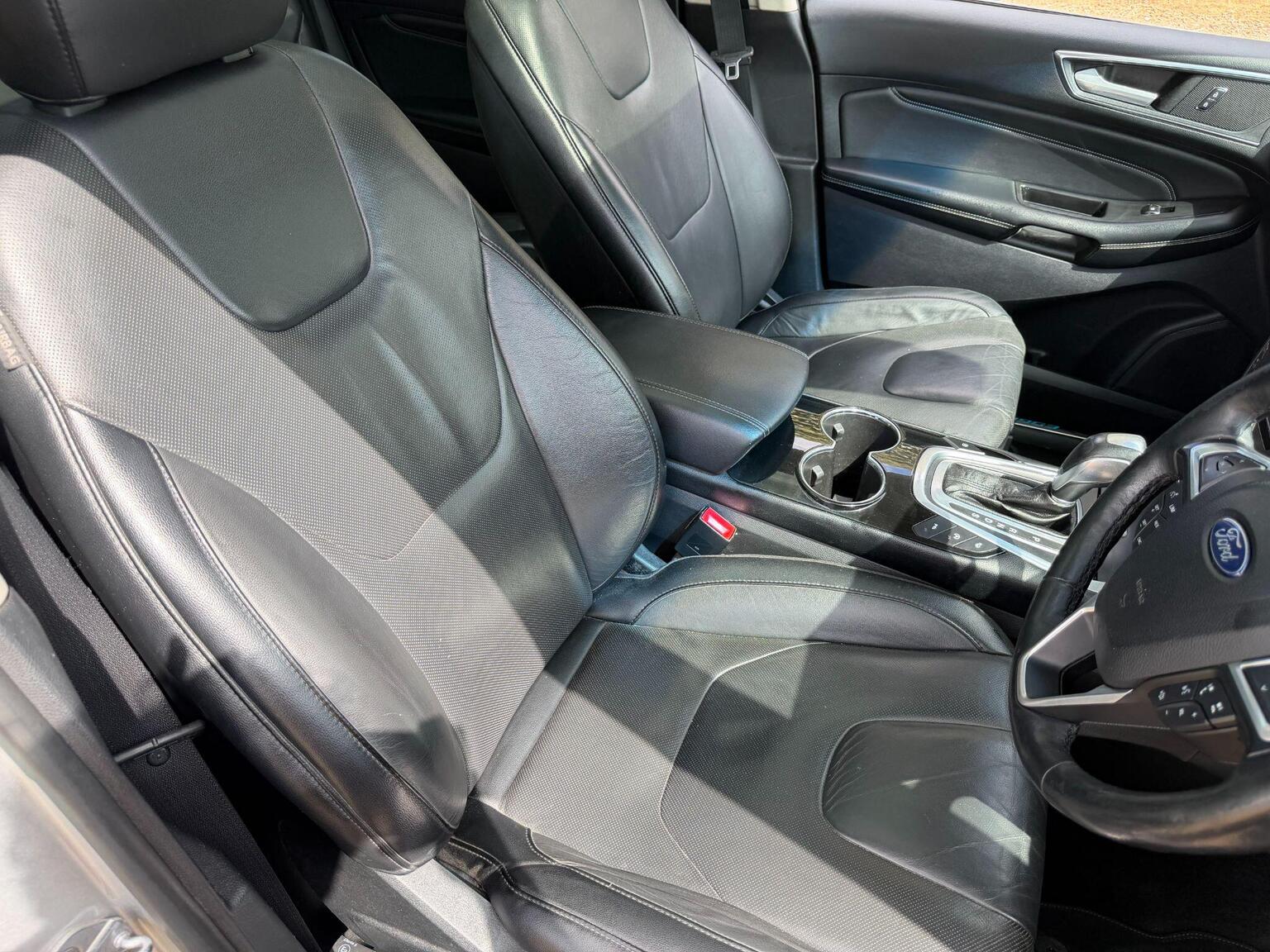 2018 Ford Edge image 33