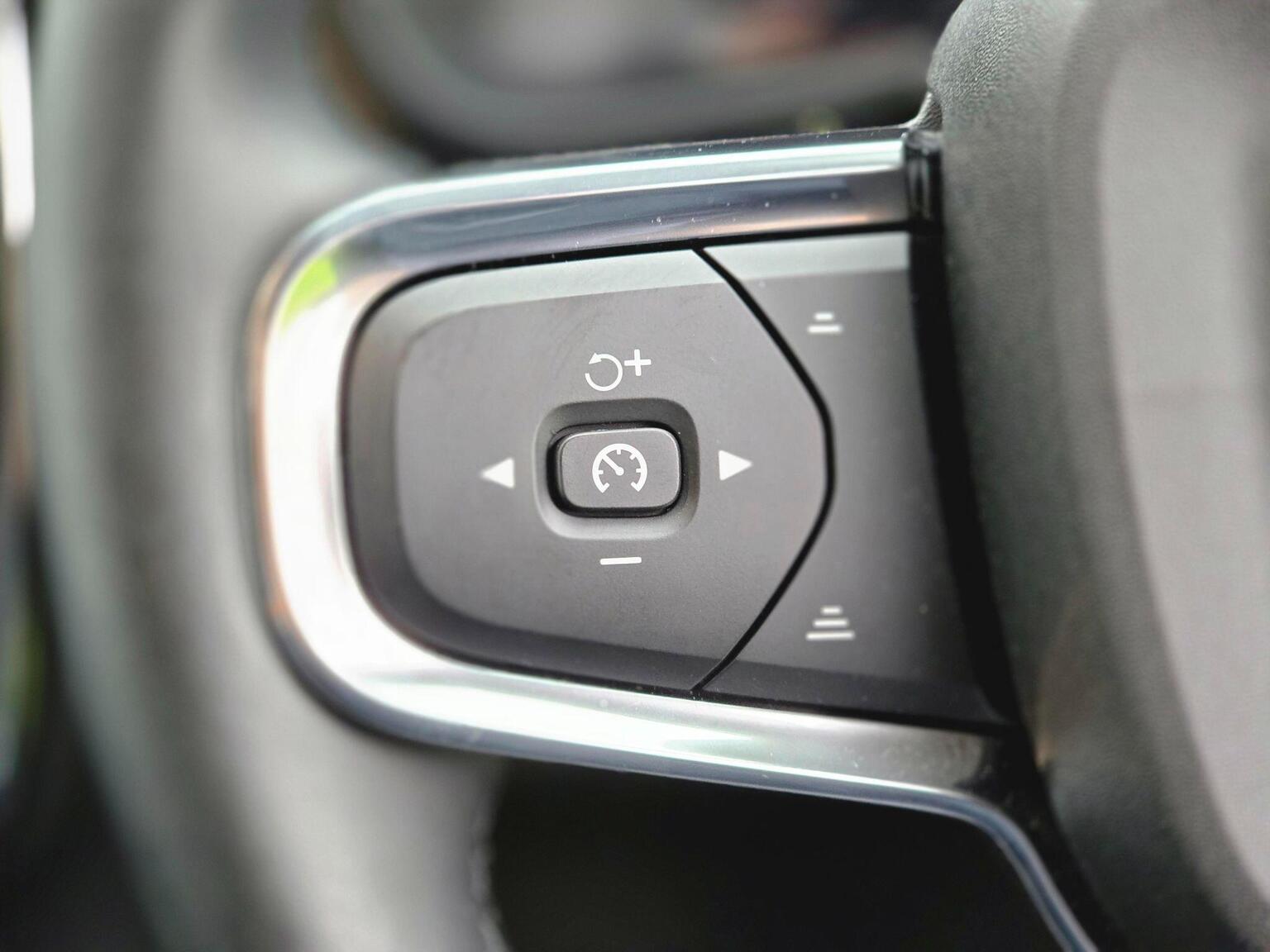 2024 Volvo EX40 image 33