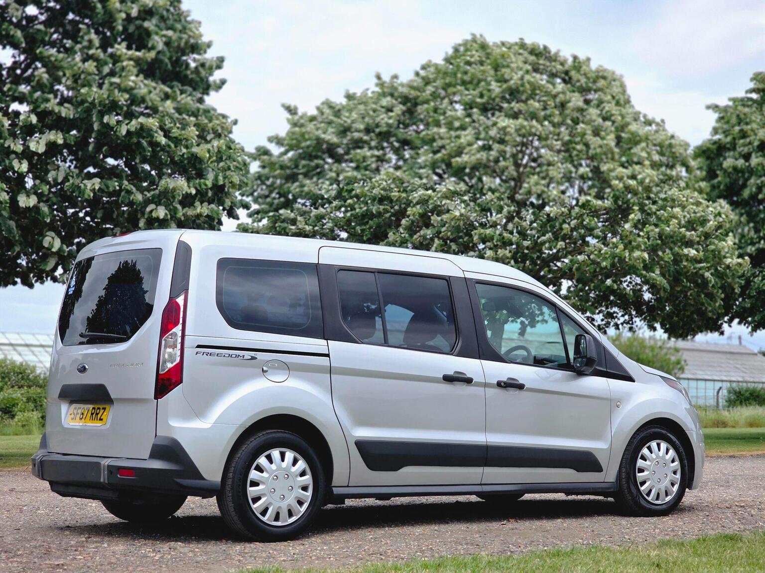 2017 Ford Grand Tourneo Connect image 6